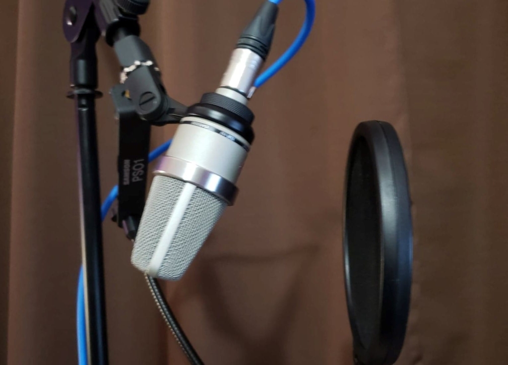 Pop filter setup to reduce plosives Pop filter setup to reduce plosive issues